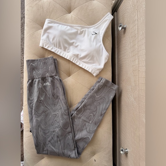 Set - Picture 1 of 4